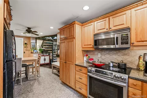 Kitchen - 2 Iris Rd, Cornwall, NY 12518 photo 3 of 6