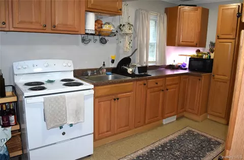 Kitchen - 2 Iris Rd, Cornwall, NY 12518 photo 6 of 6