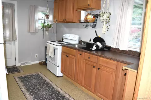 Kitchen - 2 Iris Rd, Cornwall, NY 12518 photo 5 of 6