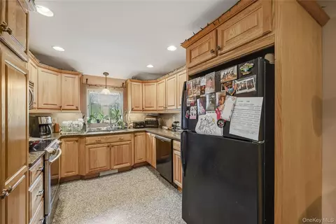 Kitchen - 2 Iris Rd, Cornwall, NY 12518 photo 1 of 6