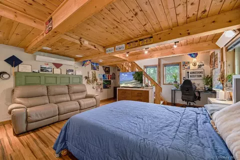 Bedroom - 2 Iris Rd, Cornwall, NY 12518 photo 2 of 11