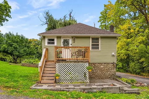 Exterior - 2 Iris Rd, Cornwall, NY 12518 photo 7 of 10