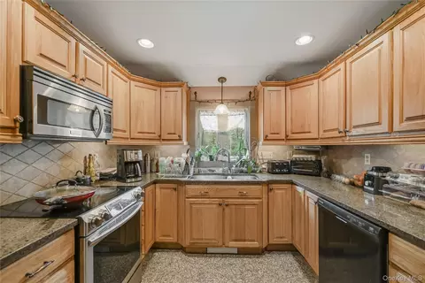 Kitchen - 2 Iris Rd, Cornwall, NY 12518 photo 2 of 6