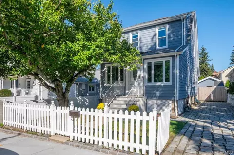 45 Schofield St, New York, NY 10464