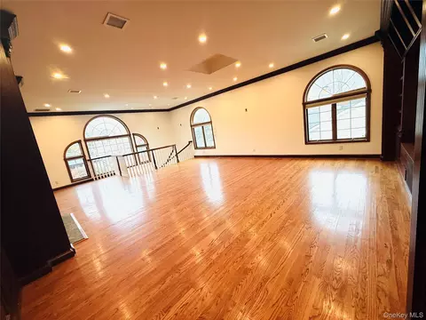 Living - 65 Mellow Ln, Jericho, NY 11753 photo 3 of 7
