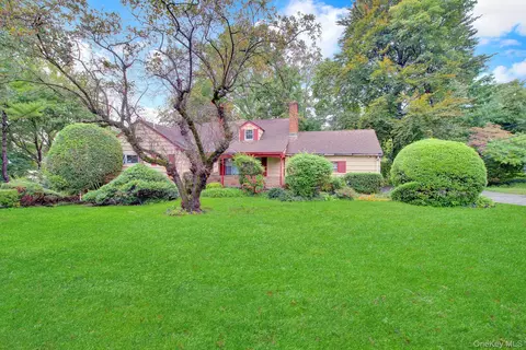6 Soundview Rd, Glen Cove, NY 11542