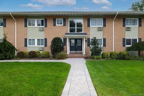 41 Mildred Pl #3B, North Babylon, NY 11703