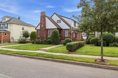 135 Fairfield Ave, North Hempstead, NY 11501