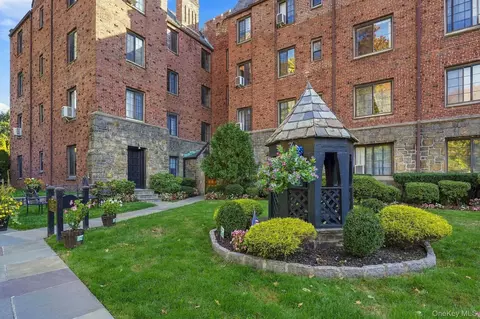 914 Wynnewood Rd #3C, Pelham, NY 10803