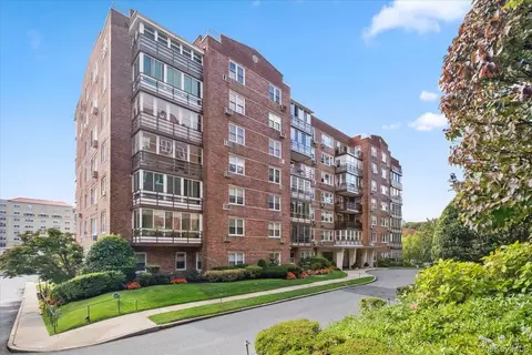 3 Washington Sq #6B, Larchmont, NY 10538