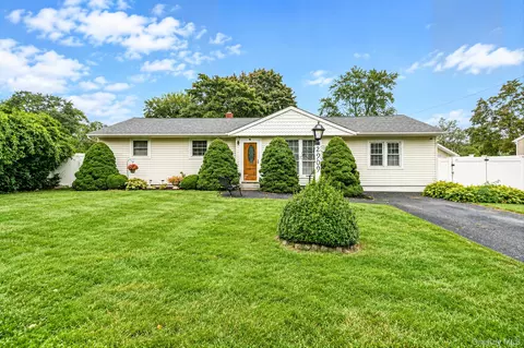 2909 Connecticut Ave, Medford, NY 11763