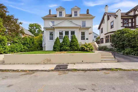 10 Lattin Dr, Yonkers, NY 10705