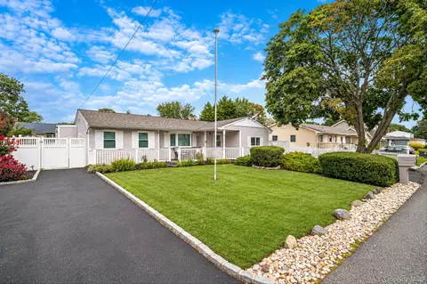 179 Ford St, Holbrook, NY 11741
