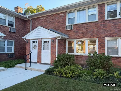 2710 South Rd # F7, Poughkeepsie, NY 12601