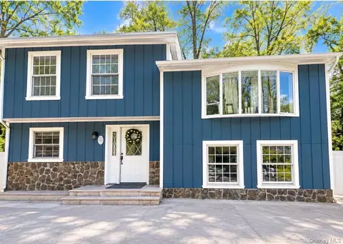 107 Pine Hill Rd, Pleasant Valley, NY 12569