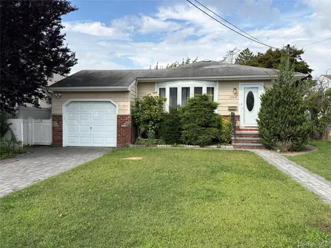1304 Little Neck Ave, North Bellmore, NY 11710