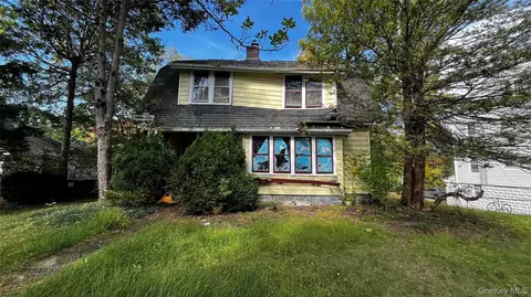 11 Ridge Rd, New Paltz, NY 12561