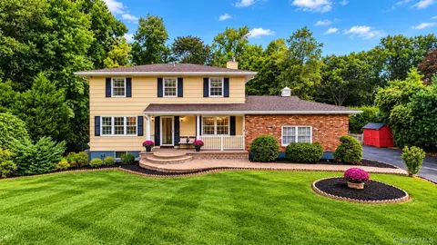 476 Hilltop Rd, Yorktown, NY 10598
