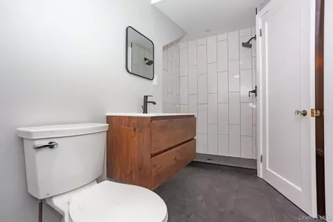 Bath - 616 Union Ave, Peekskill, NY 10566 photo 3 of 3