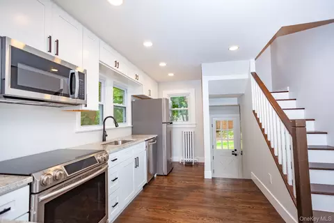 Entry Way - 616 Union Ave, Peekskill, NY 10566 photo 2 of 6