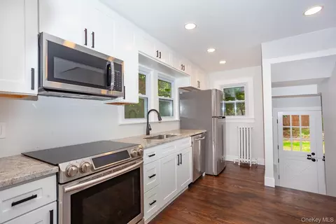 Entry Way - 616 Union Ave, Peekskill, NY 10566 photo 1 of 6