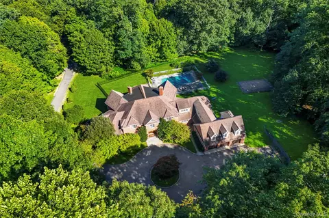 99 Tomahawk St, Yorktown Heights, NY 10598