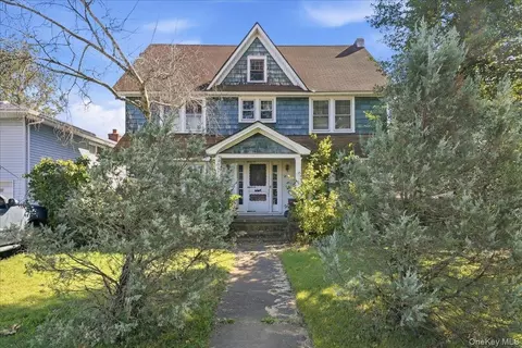 21 Sherman Ave, Rockville Centre, NY 11570