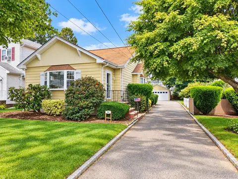 20 Munson Pl, East Rockaway, NY 11518