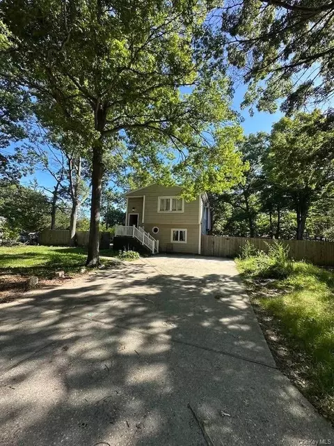 45 Robinwood St, Mastic, NY 11950