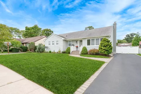 680 Harrison Ave, East Meadow, NY 11554