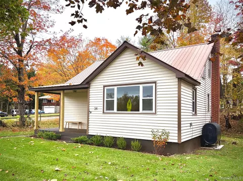 34 School St, Rockland, NY 12758