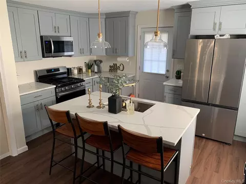 Kitchen - 24-22 Evers Ct, Bridgeport, CT 06610 photo 1 of 10