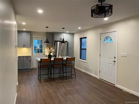 Entry Way - 24-22 Evers Ct, Bridgeport, CT 06610 photo 1 of 2