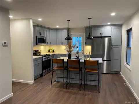 Kitchen - 24-22 Evers Ct, Bridgeport, CT 06610 photo 2 of 10