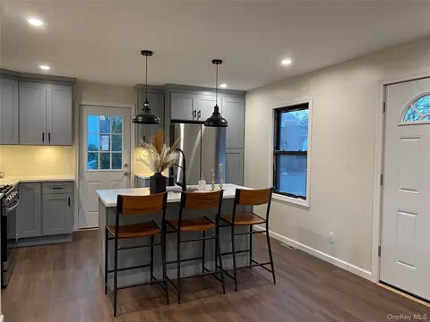 Kitchen - 24-22 Evers Ct, Bridgeport, CT 06610 photo 3 of 10