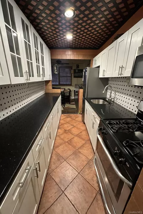 153-25 88th St #5L, New York, NY 11414