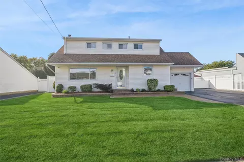 532 Alwick Ave, West Islip, NY 11795