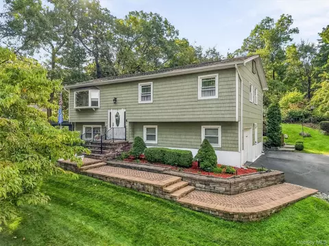 64 Forest Glen Rd, Clarkstown, NY 10989