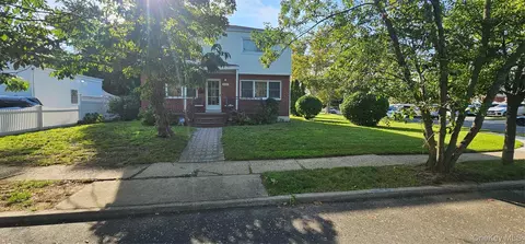 502 Croydon Rd, Elmont, NY 11003