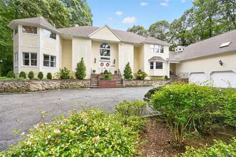 136 Cove Neck Rd, Oyster Bay, NY 11771