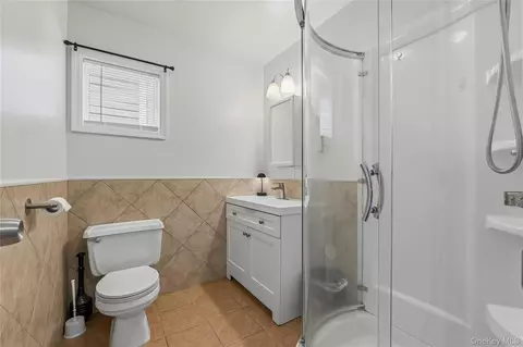 Bath - 629 Belden St, Peekskill, NY 10566 photo 1 of 3