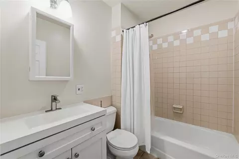 Bath - 629 Belden St, Peekskill, NY 10566 photo 3 of 3