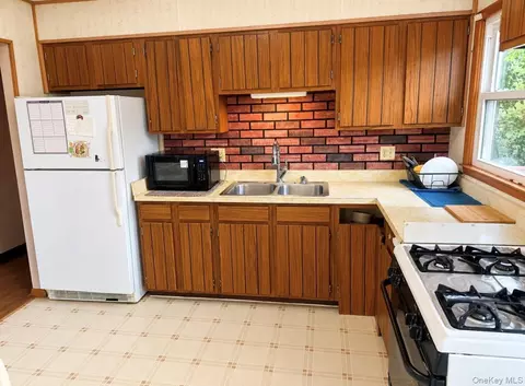 Kitchen - 200 South Ave, Poughkeepsie, NY 12601 photo 1 of 1