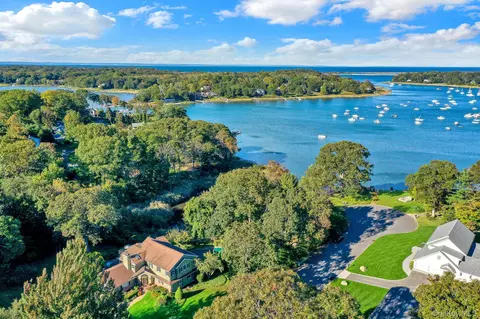9 Shipyard Ln, Setauket, NY 11733