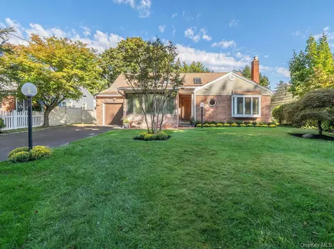 24 Downing Ave, Sea Cliff, NY 11579