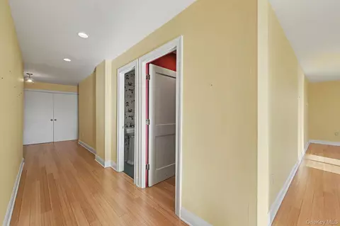 Entry Way - 720 Milton Rd #N4E, Rye, NY 10580 photo 2 of 3