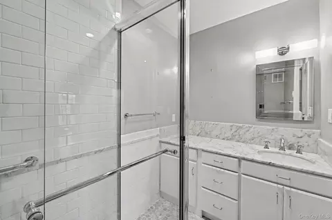 Bath - 720 Milton Rd #N4E, Rye, NY 10580 photo 5 of 7
