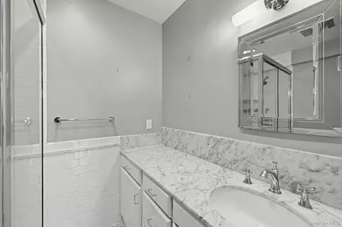 Bath - 720 Milton Rd #N4E, Rye, NY 10580 photo 7 of 7