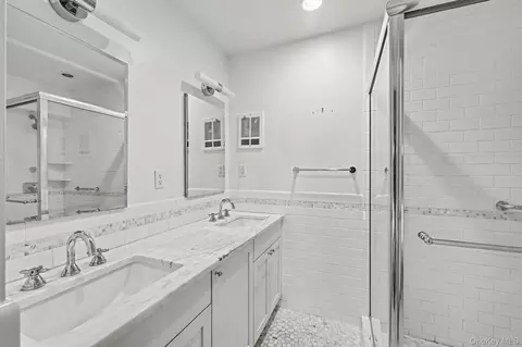 Bath - 720 Milton Rd #N4E, Rye, NY 10580 photo 2 of 7