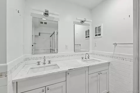 Bath - 720 Milton Rd #N4E, Rye, NY 10580 photo 3 of 7